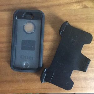 Black Defender Otterbox with clip for iPhone 5